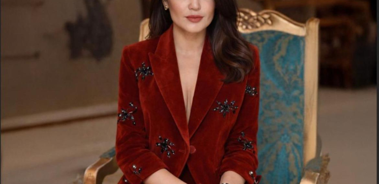 ÜNLÜ ŞARKICI ESRA ÖZTÜRK’TEN BİR İLK: DİKEY KLİP…