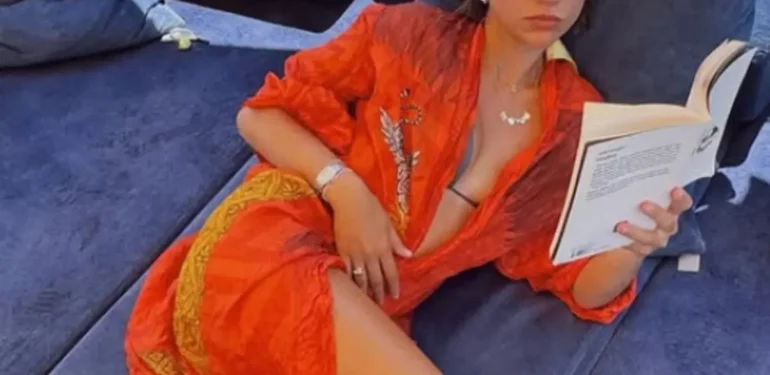 “En seksi Türk kadını” seçilmişti! Zeynep Bastık tekne tatili pozlarıyla gündemde