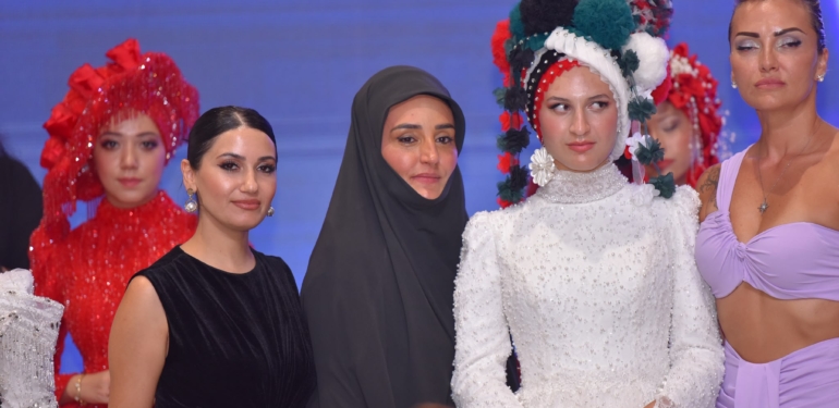 Nazife Eser’den Umuda Dokunan Defile: “Geçmişe Vefa, Geleceğe Umut” Gecesinde Duygu Dolu Buluşma