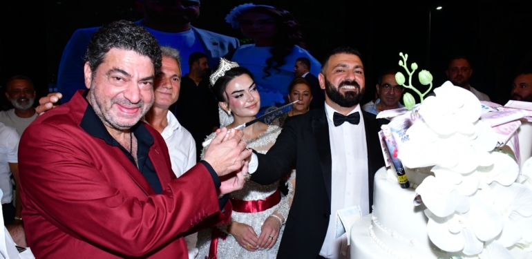 ALANYA GAZİPAŞA’DA YILIN AŞİRET DÜĞÜNÜ: MAHMUT SEYREK VE MELİKE SEYREK’İN DÜĞÜNÜNDE YILDIZLAR GEÇİDİ!